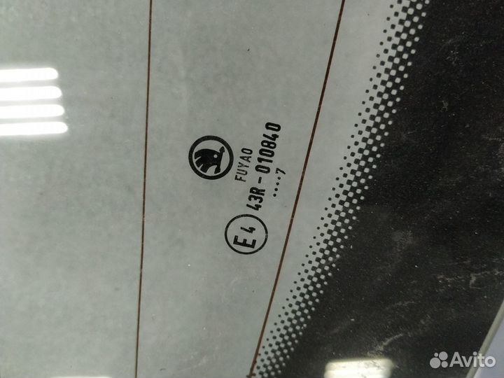 Стекло двери багажника Skoda Rapid