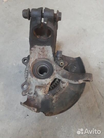 Поворотный кулак передний правый Skoda Octavia A4