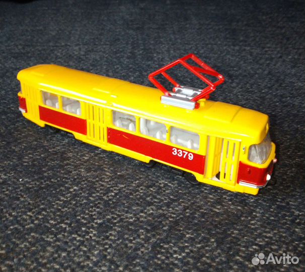 Трамвай игрушка