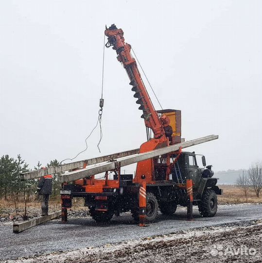 Ямобур. Установка столбов лэп