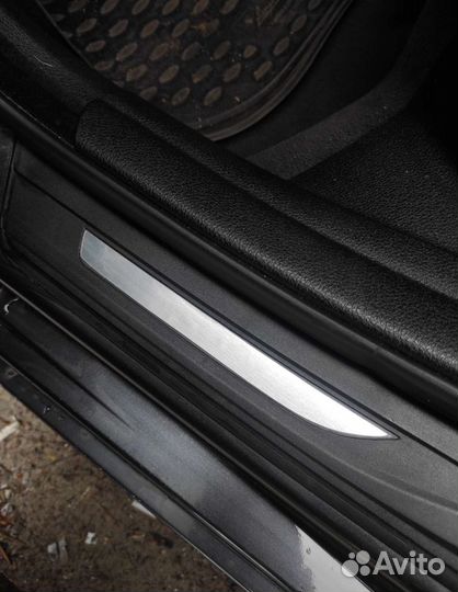 Накладка на пороги BMW F10. Накладки на пороги