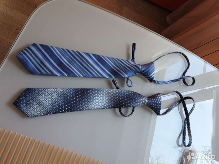Галстуки для мальчика,состояние отличное