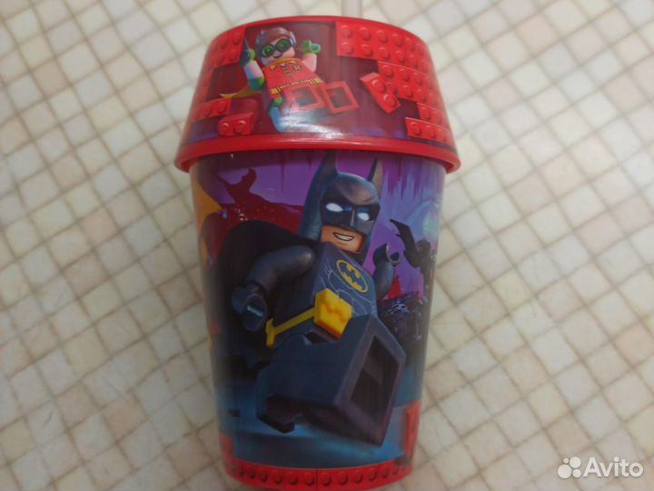 Коллекционный стакан Lego Batman из McDonald's