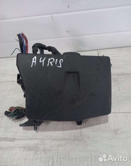 Блок предохранителей Toyota Auris