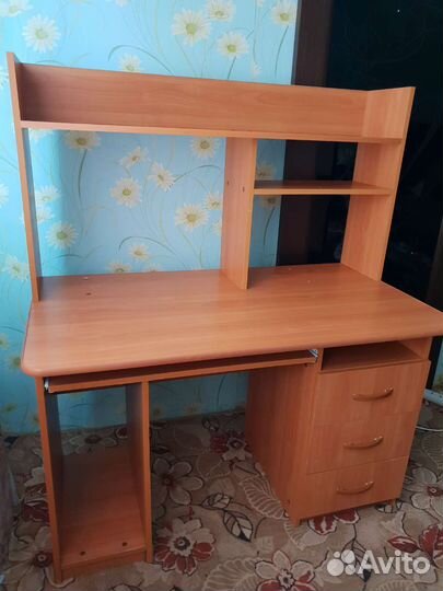 Компьютерный стол