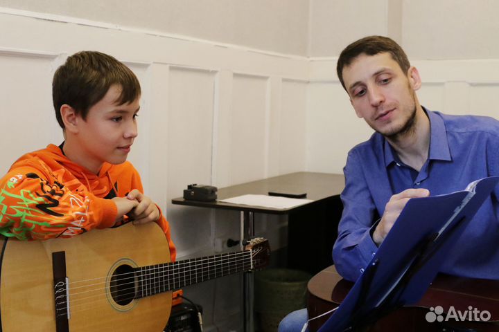 Уроки гитары, укулеле, эл-гитары, бас гитары летом