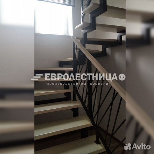 Лестница для коттеджа