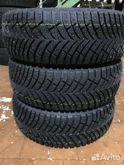 Michelin X-Ice North 4 215/55 R18 99T