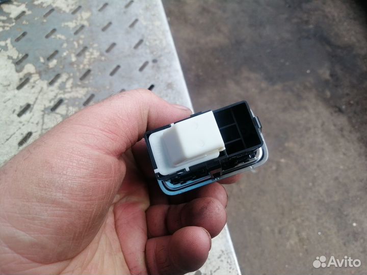 Кнопка стеклоподъемника Range Rover Sport 2 L494