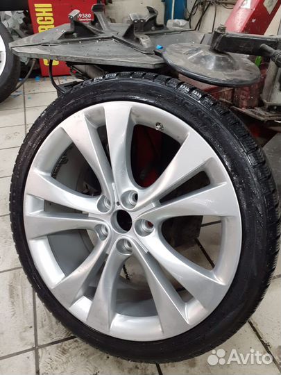 Nokian Tyres Hakkapeliitta R 255/35 R20