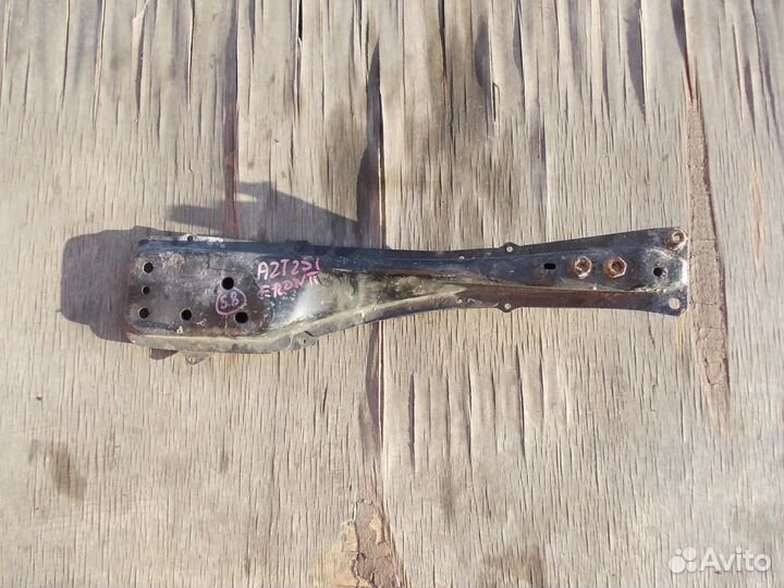 Балка продольная лыжа Toyota Ipsum Avensis Verso