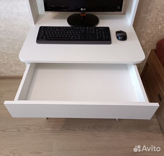 Компьютерный стол «Бейсик» (белый)