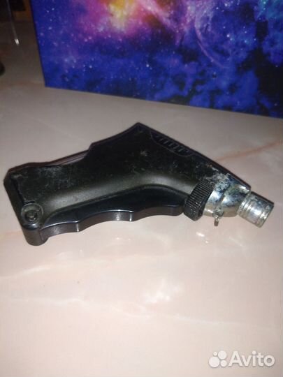 Зажигалки разные, пепельницы