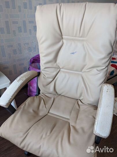 Офисное кресло