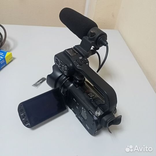 Видеокамера полу-профессиональная Canon XA10