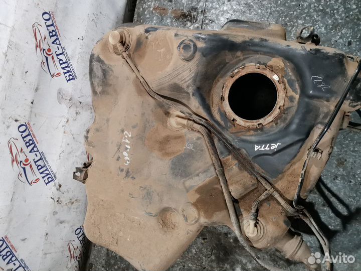 Бензобак Volkswagen Jetta V