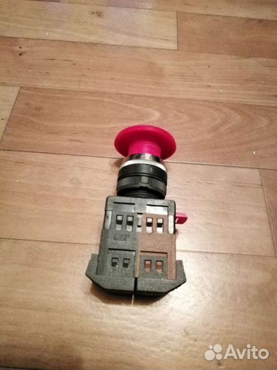 Красная кнопка аеа-22 иэк