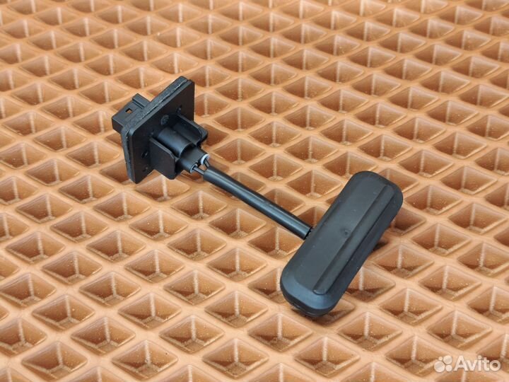 Новая Кнопка открывания Багажника Opel Insignia