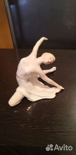 Фарфоровые статуэтка