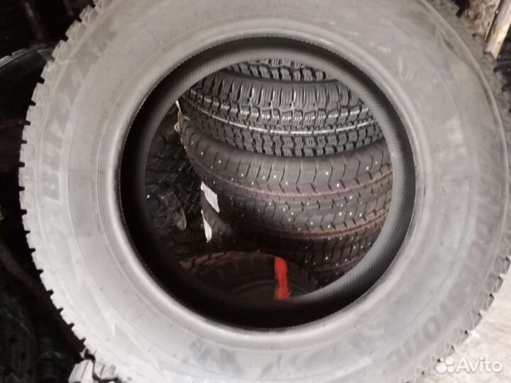 Bridgestone Blizzak Spike-02 SUV 225/65 R17 106T