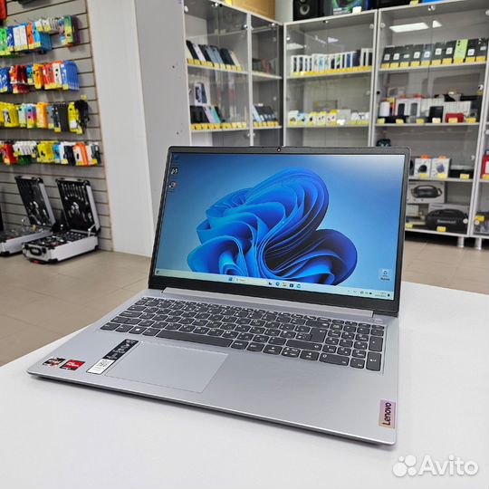 Ноутбук Lenovo AMD Ryzen 3 7320U 2.40Ghz Ram 8gb S