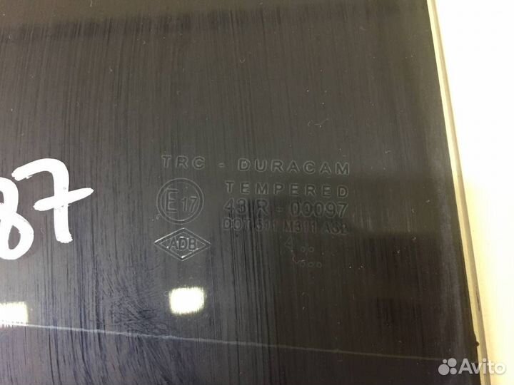 Стекло двери задней правой форточка Renault Logan