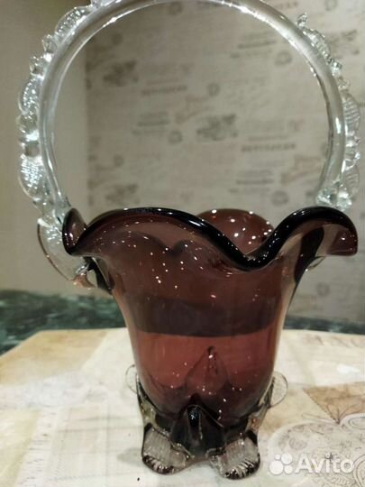 Ваза-корзинка, конфетница -цветное стекло богемия