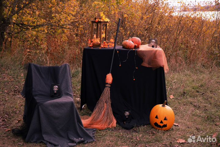 Метла ведьмы на Хэлоуин