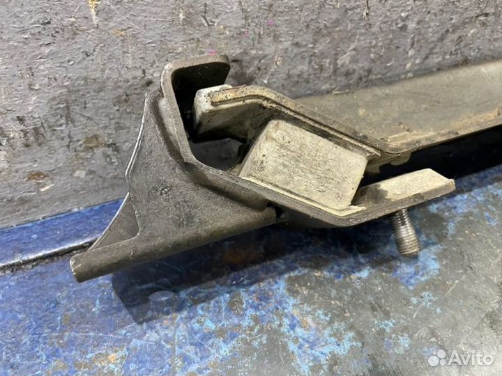 Подушка АКПП Mitsubishi Pajero 4 V90