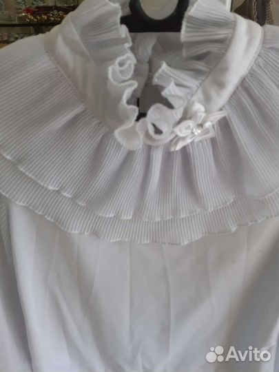 Блузка белая