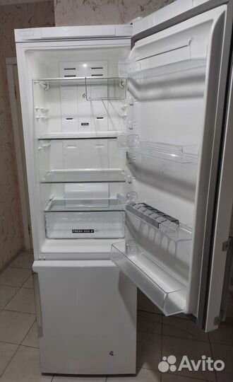 Холодильник Whirlpool. No Frost