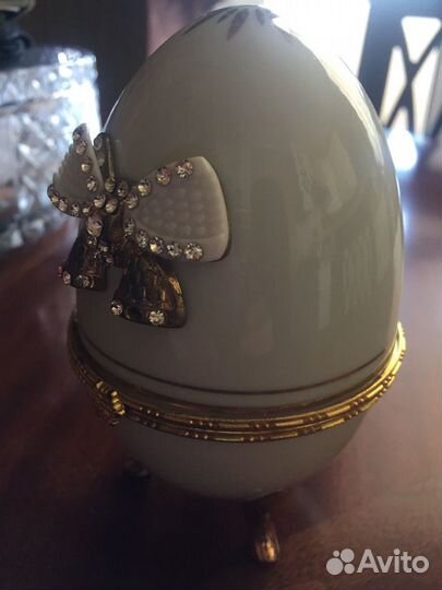 Статуетка яйцо