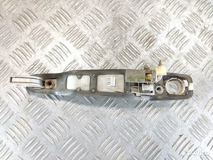 Ручка двери передней правой Mitsubishi Lancer Cedi