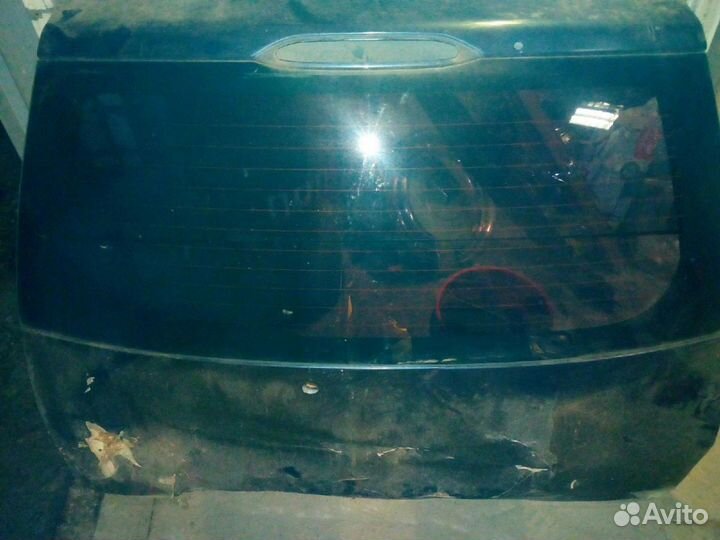 Стекло крышки багажника