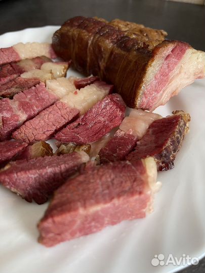 Мясо конины копченое