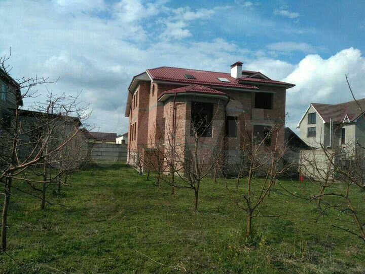 Дом 414 м² на участке 12 сот.