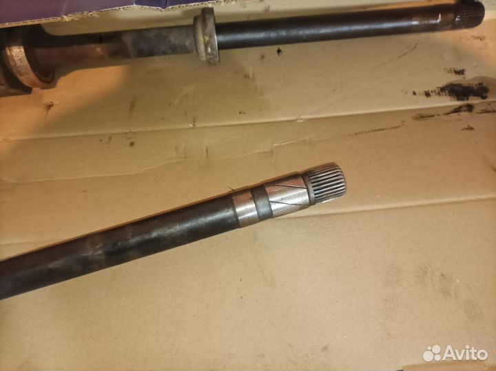 Полуось передняя правая LR006706 Land Rover