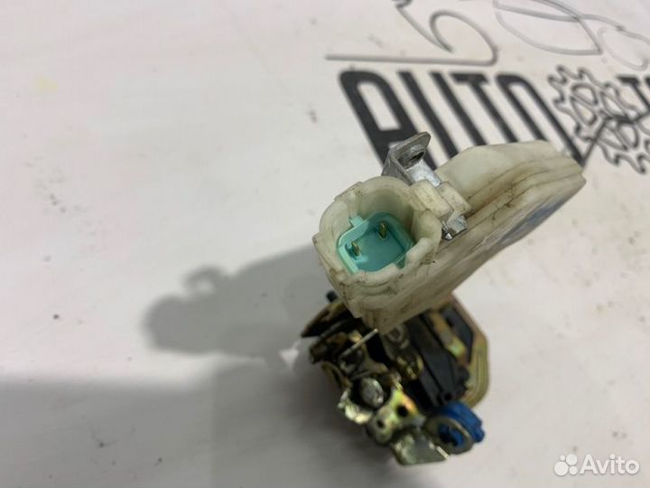 Замок двери задний левый Nissan X-Trail T30 QR20DE