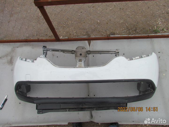 Передний бампер Renault Logan 2