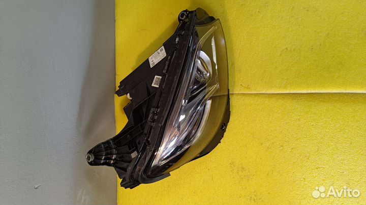 Фара правая Mercedes E W213/W238