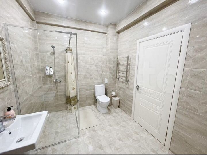 2-к. квартира, 60 м², 1/9 эт.