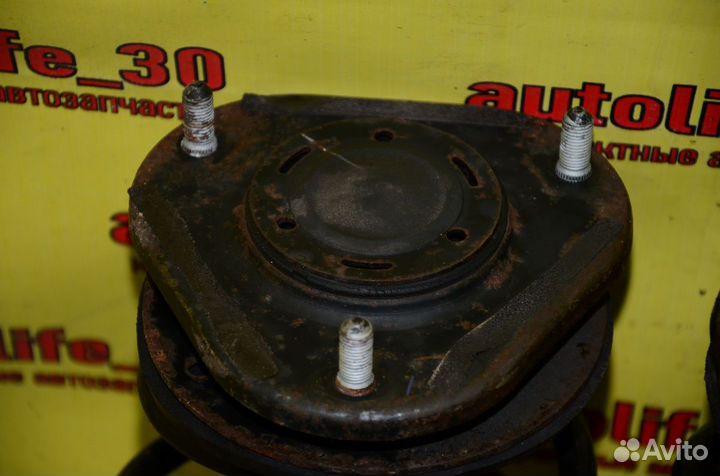 Стойки передние комплект Toyota Auris E150