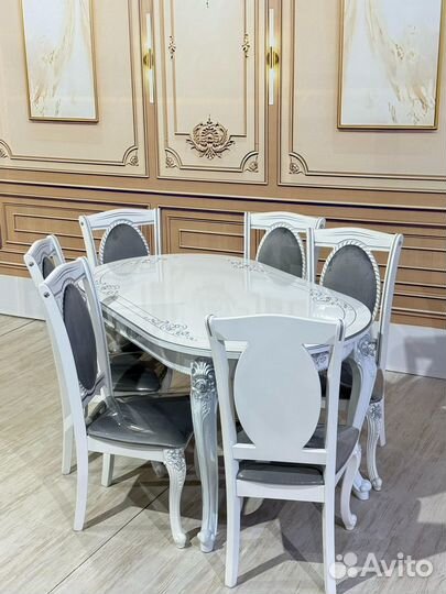 Кухонный стол и стулья