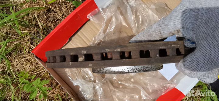 Продам тормозные диски и колодки