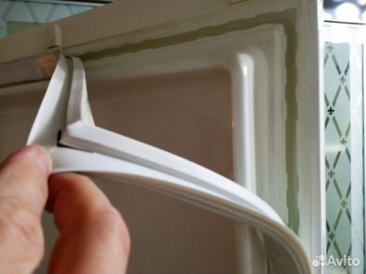 Уплотнитель для морозильника Сименс kg6na70/03