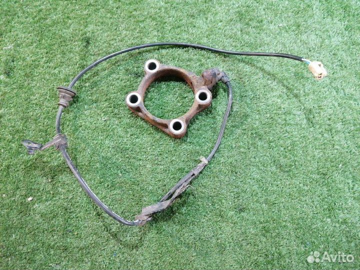 Датчик ABS задний левый Toyota Vitz NCP95 2NZ-FE