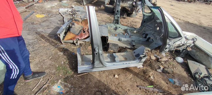 Suzuki сх4 правая стойка с порогом