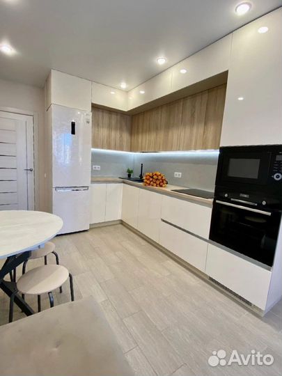 Кухня на заказ с доводчиками в Челябинске