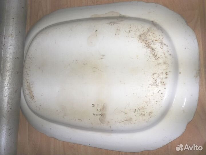 Старинное блюдо из фарфора