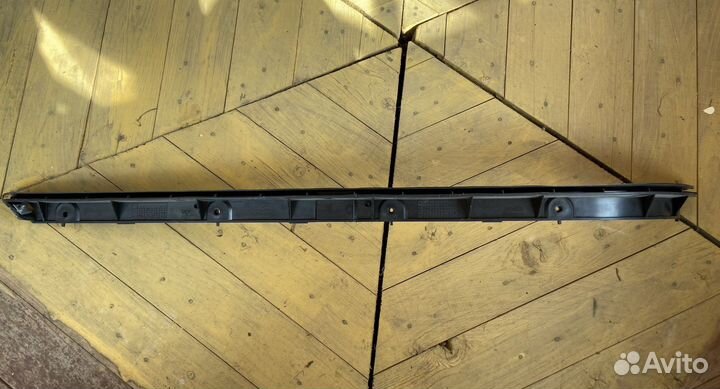 Направляющая заднего бампера левая Opel Omega B